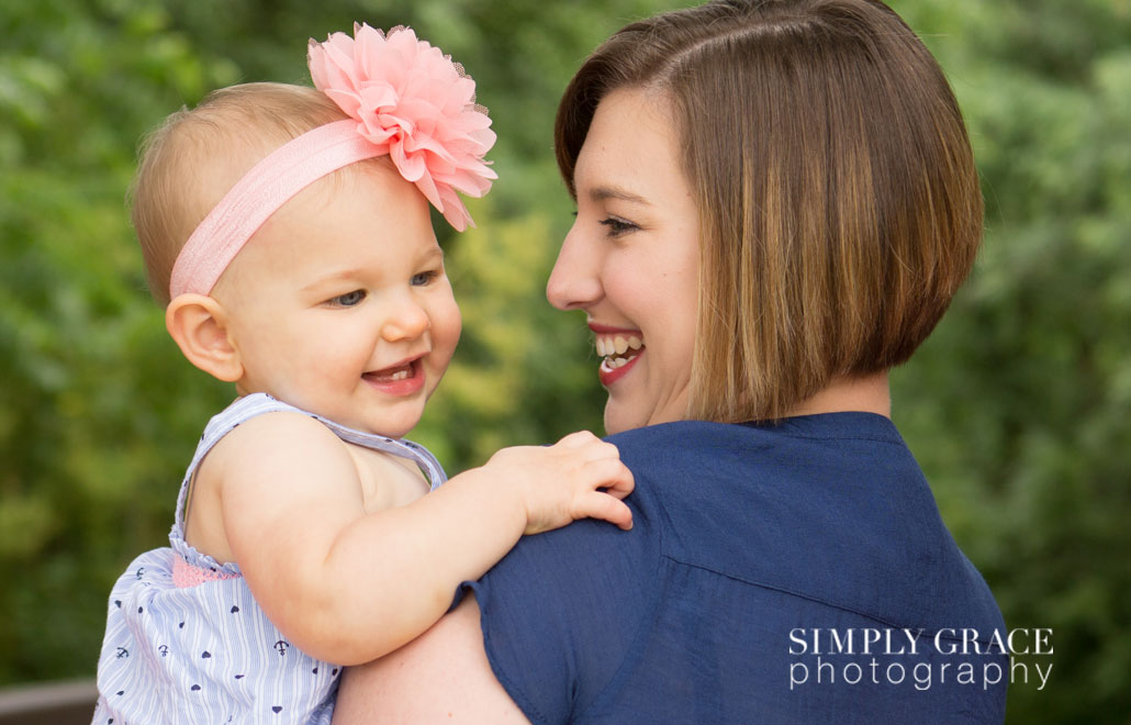 Winterset Park mother and daughter photo by Simply Grace Photography