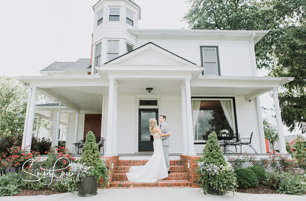 eighteen ninety wedding bride and groom simply grace photography