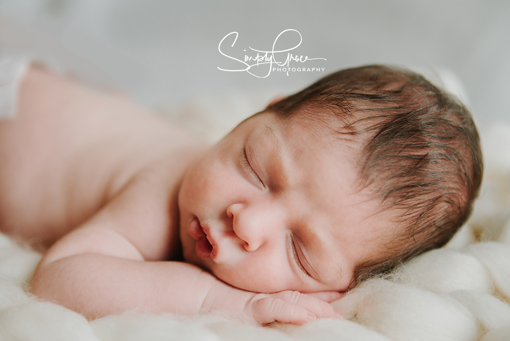 leavenworth newborn photographer in home session