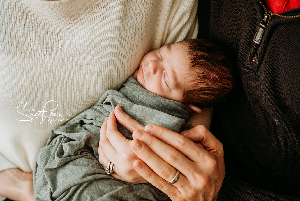 leavenworth newborn photographer in home session