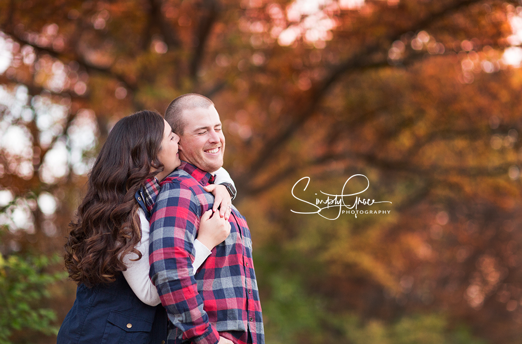 fall engagement session at wyandotte county lake