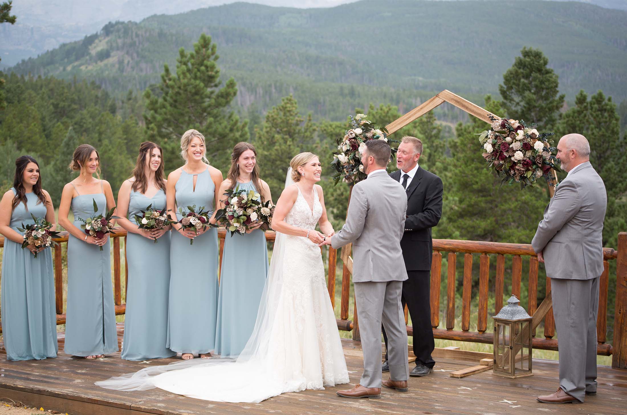ceremony at the overlook chapel in estes park