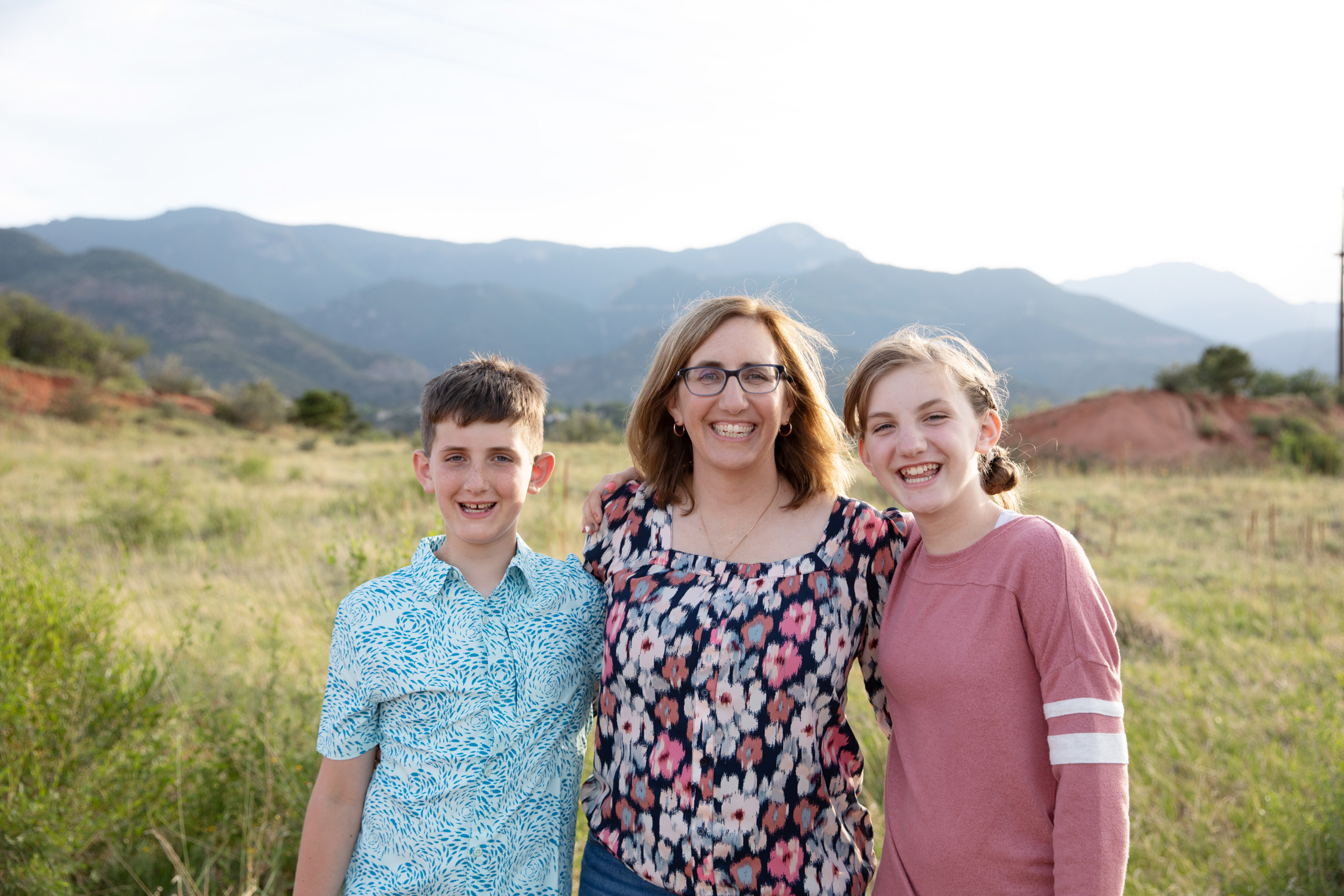 kids with mom at red rocks open space