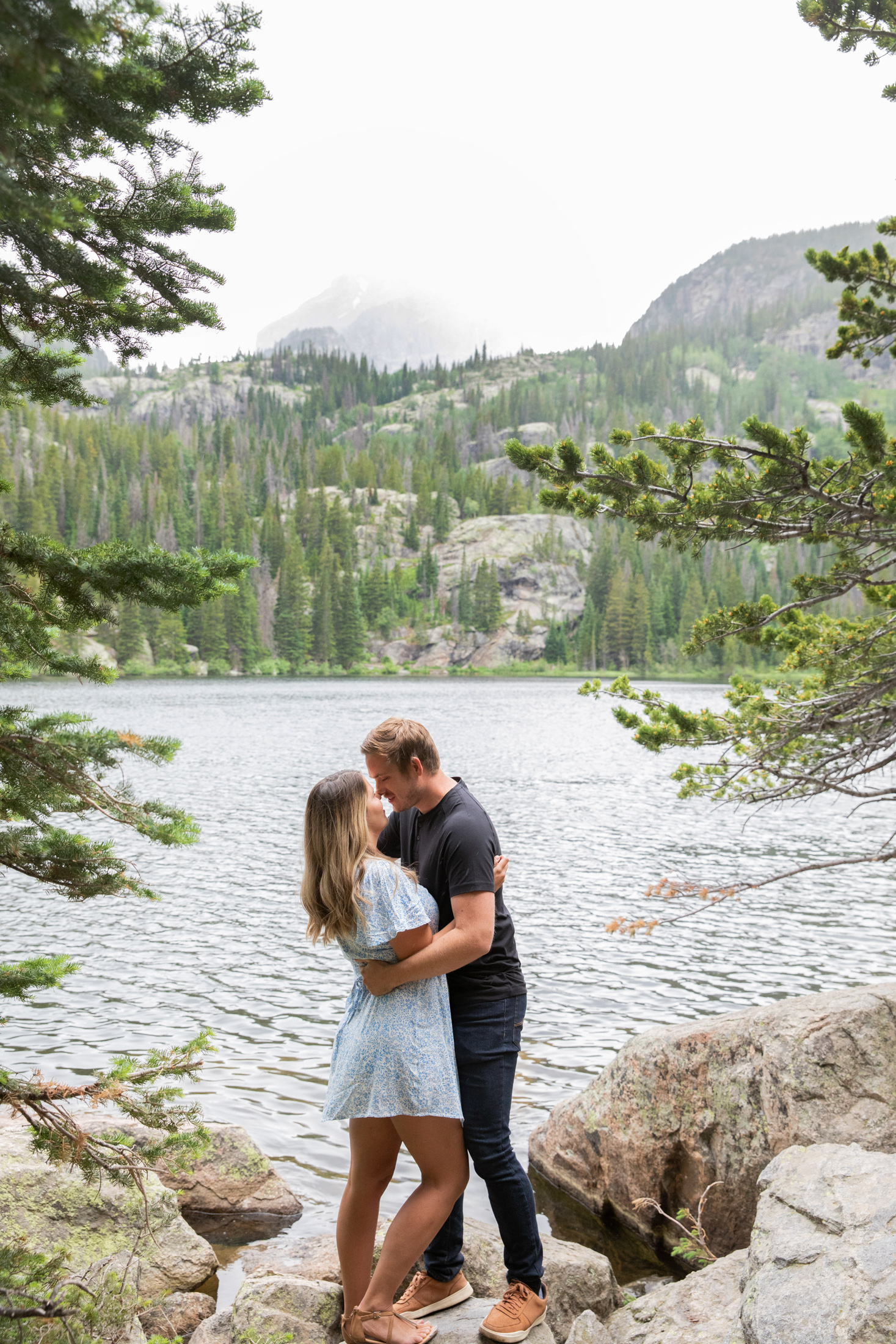 kissing in a blue dress at rmnp