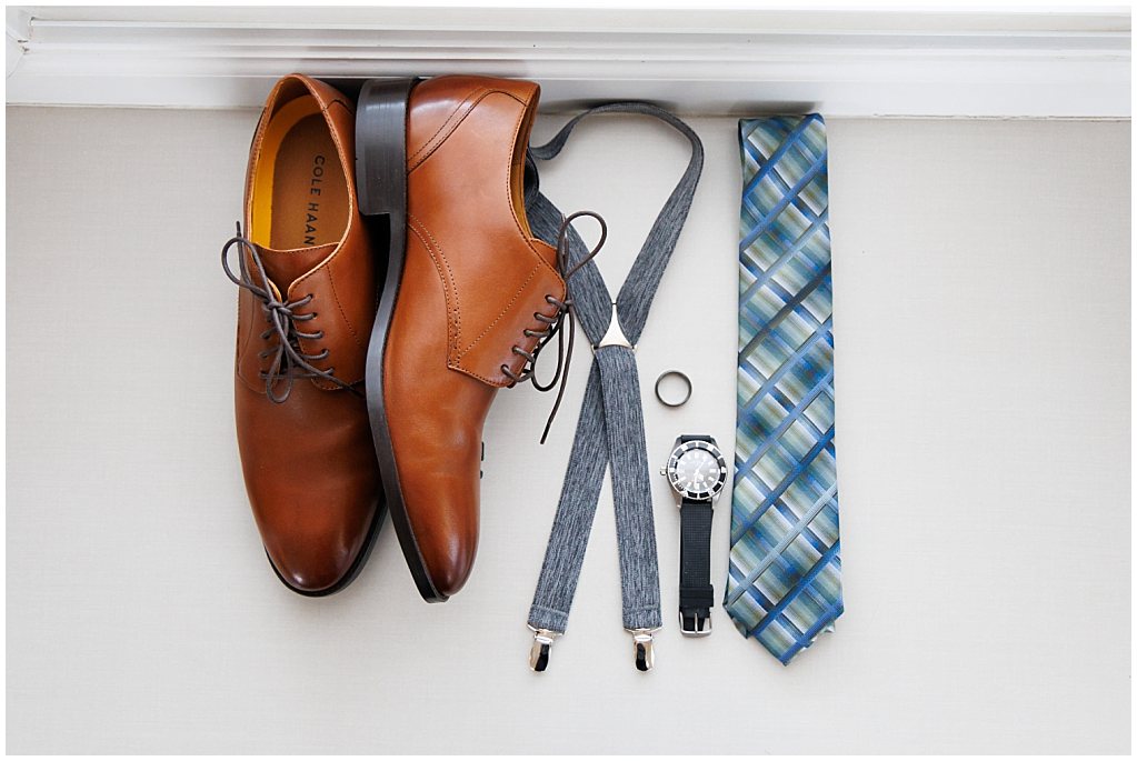 groom details shot at the barn at raccoon creek by simply grace photography