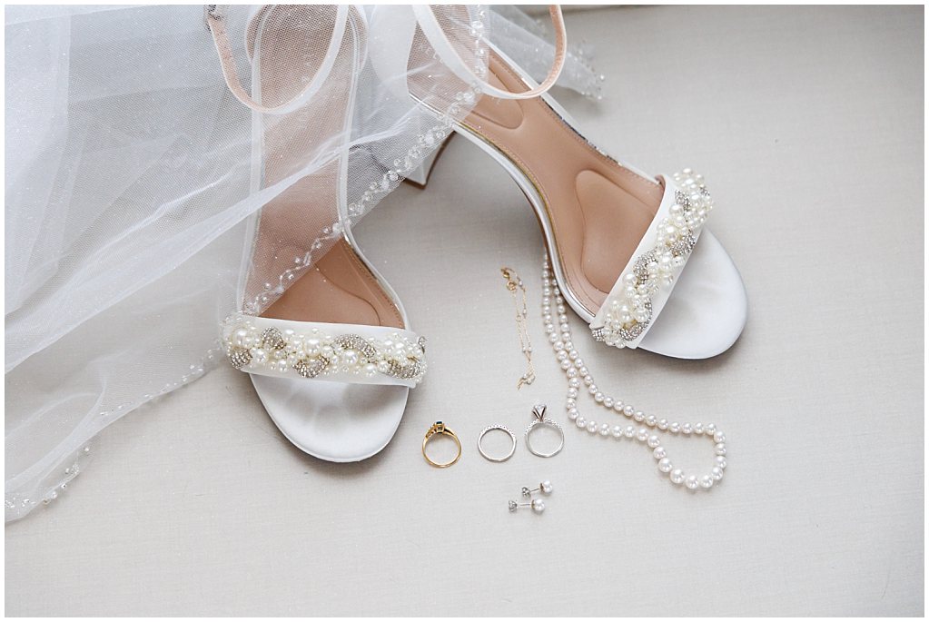 bride details shot at the barn at raccoon creek by simply grace photography